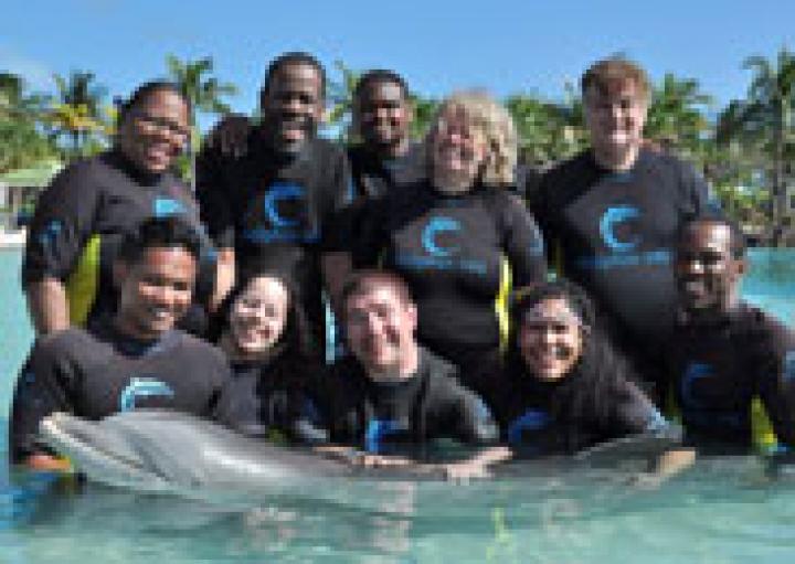 03_group-&amp;-dolphin_thumb